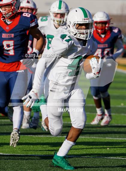 Thumbnail 2 in Olathe North vs. Derby (KSHSAA 6A Final) photogallery.