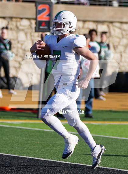 Thumbnail 1 in Olathe North vs. Derby (KSHSAA 6A Final) photogallery.