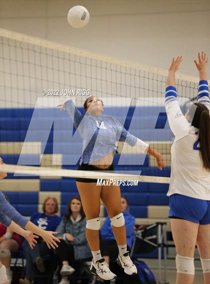 Thumbnail 2 in Bledsoe County vs. Sale Creek photogallery.