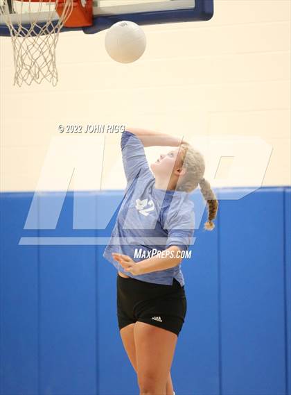 Thumbnail 3 in Bledsoe County vs. Sale Creek photogallery.