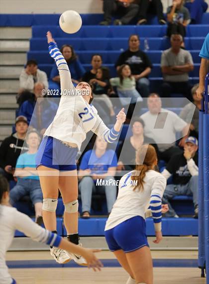 Thumbnail 3 in Bledsoe County vs. Sale Creek photogallery.
