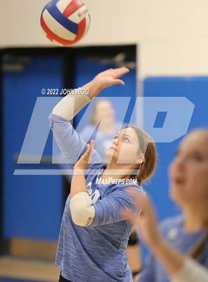 Thumbnail 1 in Bledsoe County vs. Sale Creek photogallery.