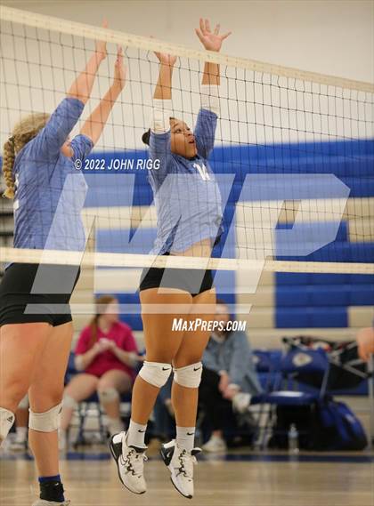 Thumbnail 1 in Bledsoe County vs. Sale Creek photogallery.