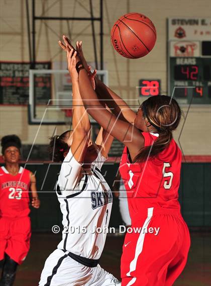 Thumbnail 1 in Summit vs. Rancho Verde (Lady Bears Holiday Classic) photogallery.