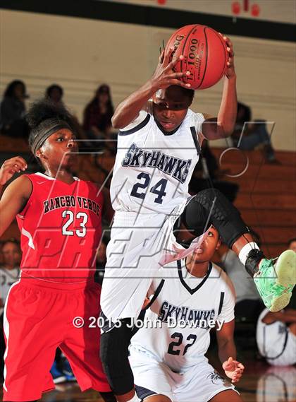 Thumbnail 3 in Summit vs. Rancho Verde (Lady Bears Holiday Classic) photogallery.