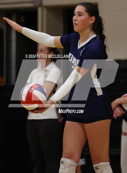 Thumbnail 1 in Hamilton-Wenham Regional vs Ipswich (MIAA Division 4 Round of 16) photogallery.