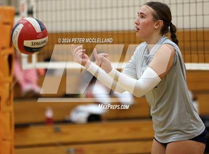 Thumbnail 1 in Hamilton-Wenham Regional vs Ipswich (MIAA Division 4 Round of 16) photogallery.