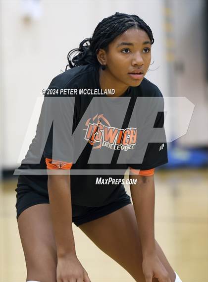 Thumbnail 1 in Hamilton-Wenham Regional vs Ipswich (MIAA Division 4 Round of 16) photogallery.