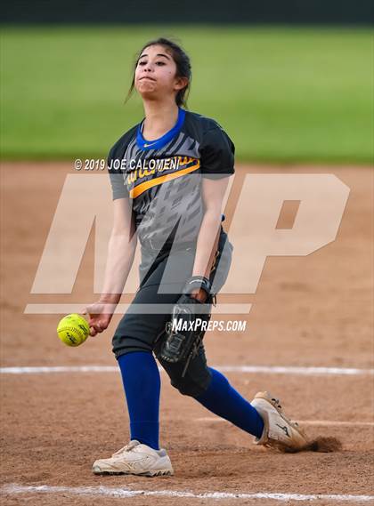 Thumbnail 2 in Lee [Robert E.] vs Pflugerville (NISD Softball Tournament) photogallery.
