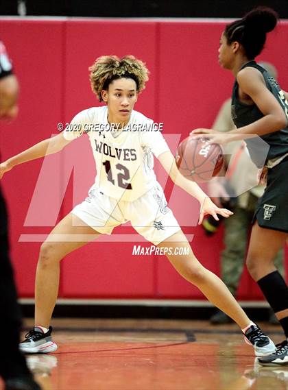 Thumbnail 2 in The Colony vs Mansfield Timberview (UIL 5A Regional Quarterfinal) photogallery.