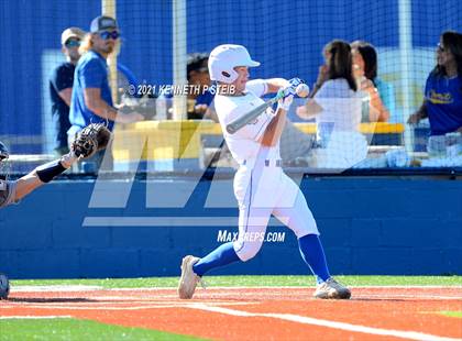 Thumbnail 2 in St. Charles Catholic vs. Dunham (LHSAA 2A/3A Quarterfinal) photogallery.