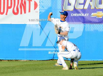 Thumbnail 2 in St. Charles Catholic vs. Dunham (LHSAA 2A/3A Quarterfinal) photogallery.