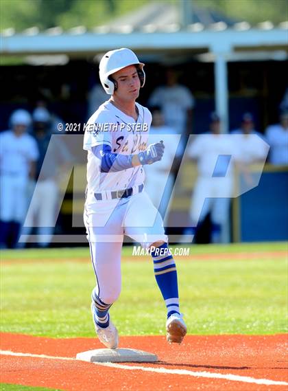 Thumbnail 3 in St. Charles Catholic vs. Dunham (LHSAA 2A/3A Quarterfinal) photogallery.