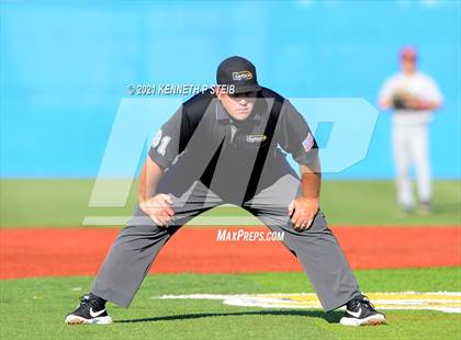 Thumbnail 1 in St. Charles Catholic vs. Dunham (LHSAA 2A/3A Quarterfinal) photogallery.