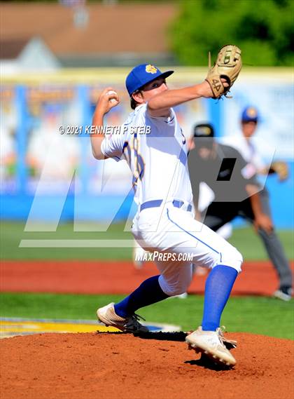 Thumbnail 2 in St. Charles Catholic vs. Dunham (LHSAA 2A/3A Quarterfinal) photogallery.