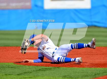 Thumbnail 1 in St. Charles Catholic vs. Dunham (LHSAA 2A/3A Quarterfinal) photogallery.