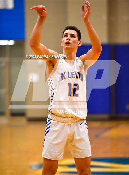 Thumbnail 2 in Klein Cain @ Klein photogallery.