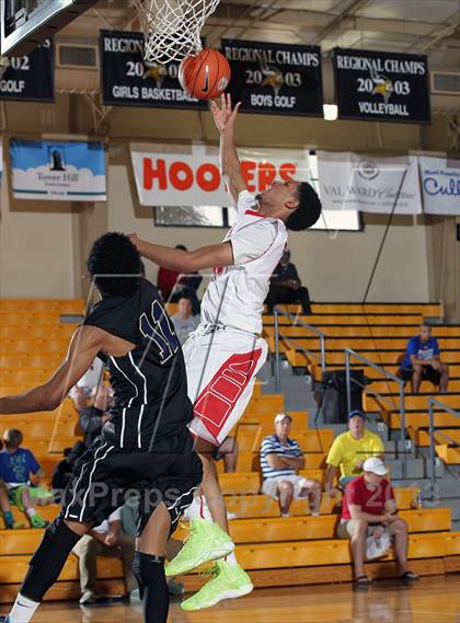 Thumbnail 3 in Denver East vs. St. John Bosco (City of Palms Classic) photogallery.