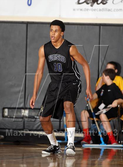 Thumbnail 3 in Denver East vs. St. John Bosco (City of Palms Classic) photogallery.
