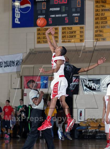 Thumbnail 1 in Denver East vs. St. John Bosco (City of Palms Classic) photogallery.