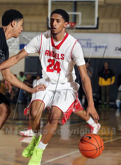 Thumbnail 1 in Denver East vs. St. John Bosco (City of Palms Classic) photogallery.
