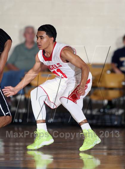 Thumbnail 3 in Denver East vs. St. John Bosco (City of Palms Classic) photogallery.