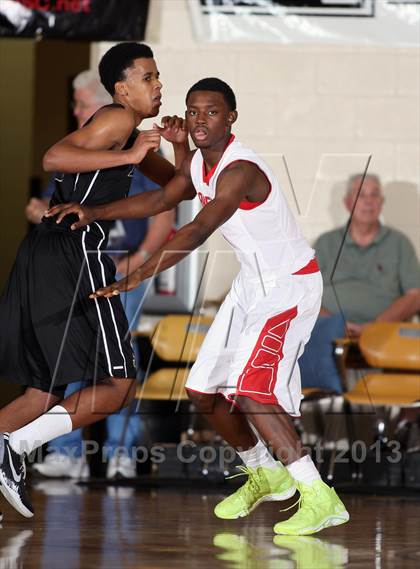 Thumbnail 1 in Denver East vs. St. John Bosco (City of Palms Classic) photogallery.