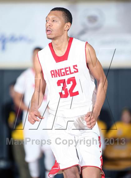 Thumbnail 3 in Denver East vs. St. John Bosco (City of Palms Classic) photogallery.