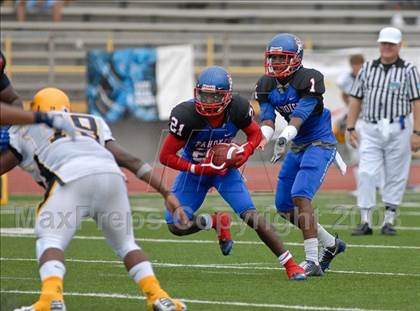 Thumbnail 2 in Olive Branch vs. Pahokee (Miami Kickoff Classic) photogallery.