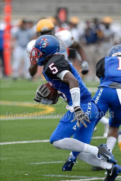 Thumbnail 2 in Olive Branch vs. Pahokee (Miami Kickoff Classic) photogallery.