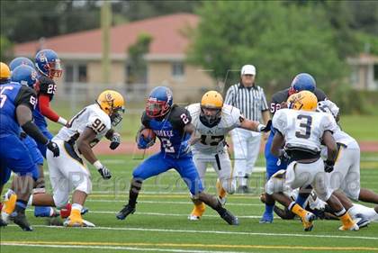 Thumbnail 2 in Olive Branch vs. Pahokee (Miami Kickoff Classic) photogallery.