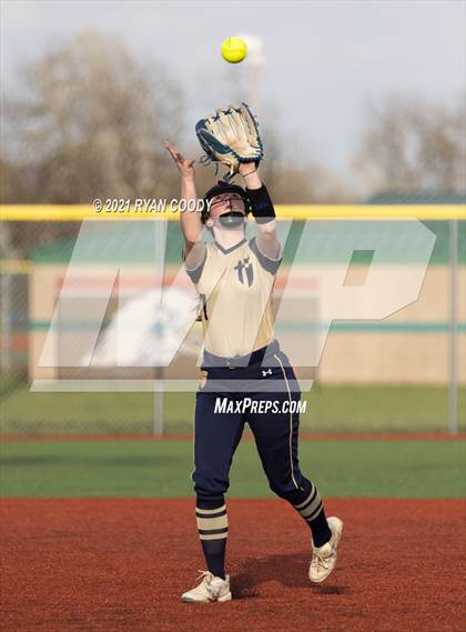 Thumbnail 2 in Aquinas @ Olathe North photogallery.