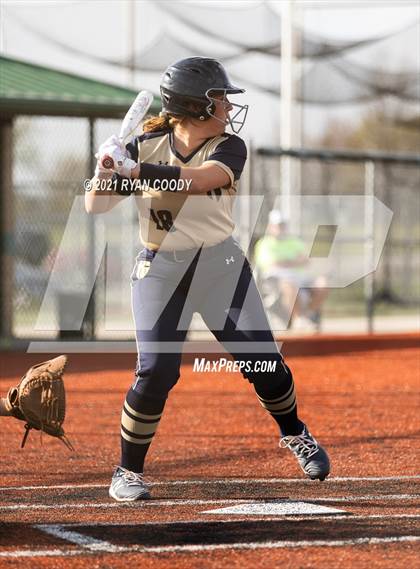 Thumbnail 2 in Aquinas @ Olathe North photogallery.