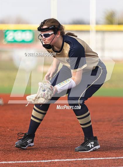 Thumbnail 1 in Aquinas @ Olathe North photogallery.