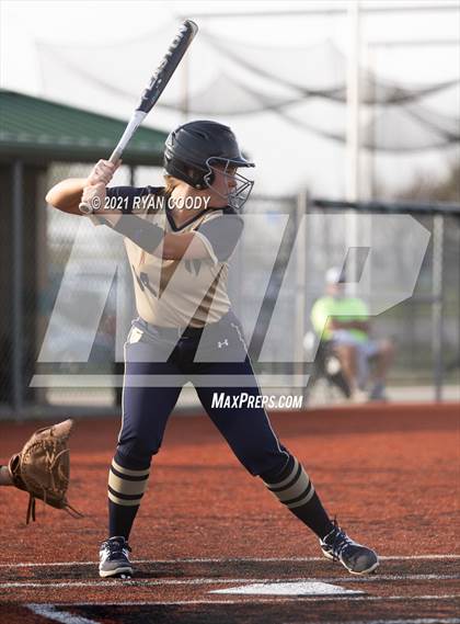 Thumbnail 1 in Aquinas @ Olathe North photogallery.
