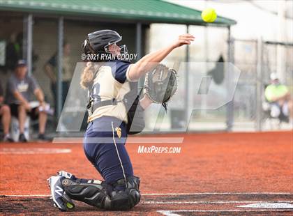 Thumbnail 2 in Aquinas @ Olathe North photogallery.