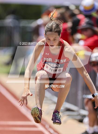 Thumbnail 2 in Class 4 Triple Jump (MSHSAA State Championship) photogallery.