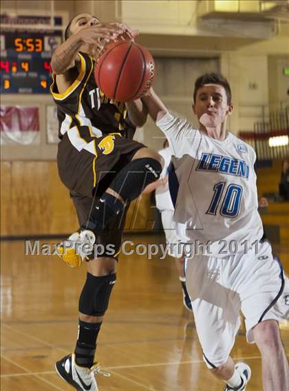 Thumbnail 1 in Legend vs. Thomas Jefferson photogallery.