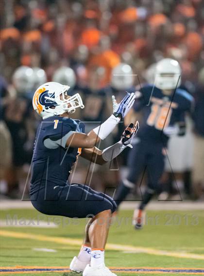 Thumbnail 2 in Eastside Catholic vs. Eastlake photogallery.