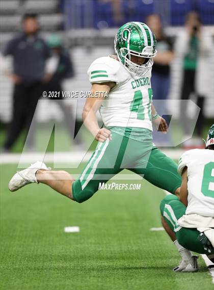 Thumbnail 3 in Wimberley vs. Cuero (UIL 4A D2 Regional Playoff) photogallery.