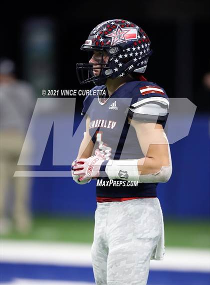 Thumbnail 3 in Wimberley vs. Cuero (UIL 4A D2 Regional Playoff) photogallery.