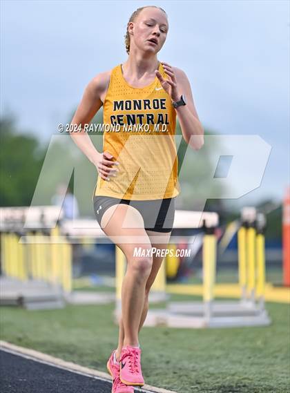 Thumbnail 3 in IHSAA Delta Sectionals (3200 Meter)  photogallery.