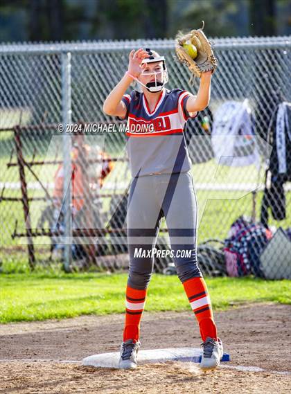 Thumbnail 3 in Orangefield vs. Buna photogallery.