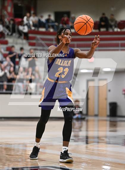 Thumbnail 1 in Calico Rock vs. Bradley (AAA 1A State Playoff Semi-Final) photogallery.