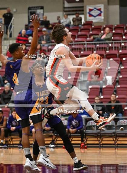 Thumbnail 1 in Calico Rock vs. Bradley (AAA 1A State Playoff Semi-Final) photogallery.