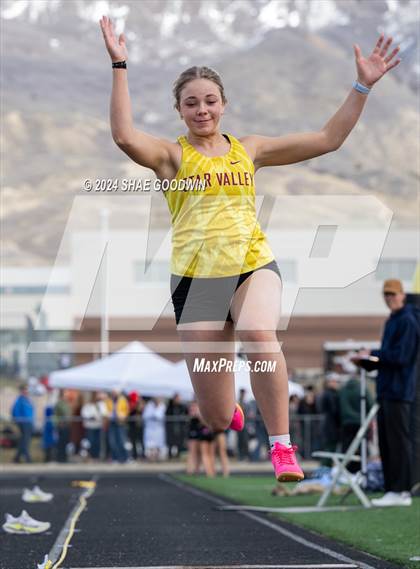 Thumbnail 1 in Early Bird Invitational (Long Jump) photogallery.
