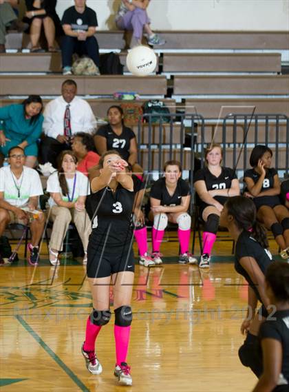 Thumbnail 3 in Ascension Episcopal vs. Hamilton Christian photogallery.