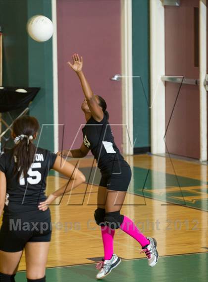 Thumbnail 3 in Ascension Episcopal vs. Hamilton Christian photogallery.