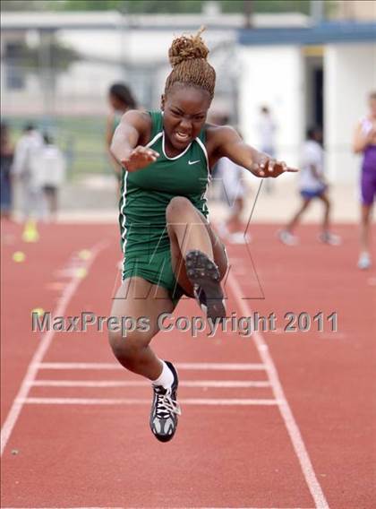 Thumbnail 1 in Pflugerville Panther Relays photogallery.