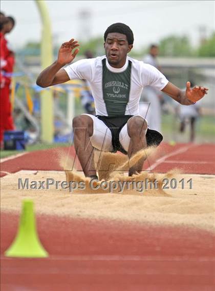 Thumbnail 1 in Pflugerville Panther Relays photogallery.